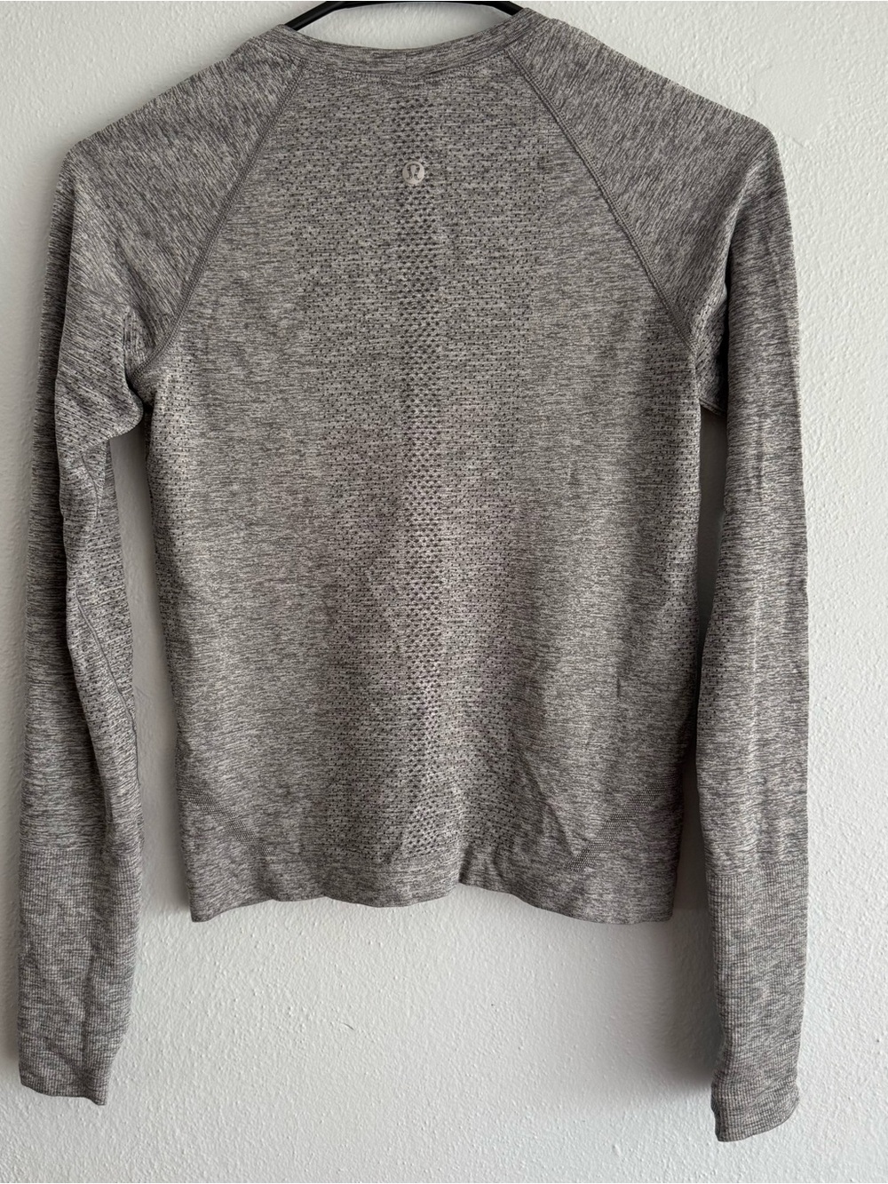 Lululemon Swiftly Tech Gray Long-Sleeve Top - Size 4 - Picture 3 of 4